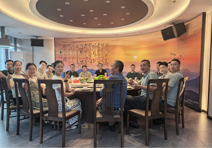 利特斯舉行八周年慶典暨2025年半年總結會:同心同行,共筑未來 (2) 利特斯舉行八周年慶典暨2025年半年總結會:同心同行,共筑未來 (2)